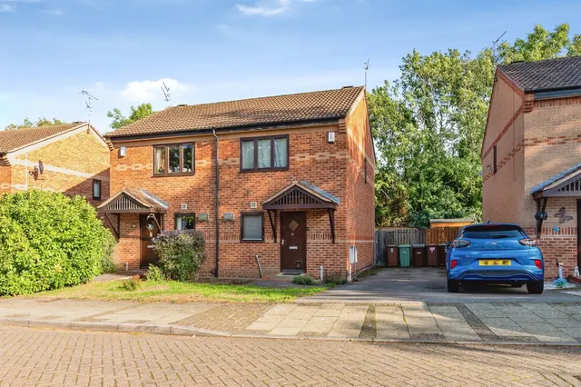 Newcastle Farm Drive, Nottingham, NG8, photo 1