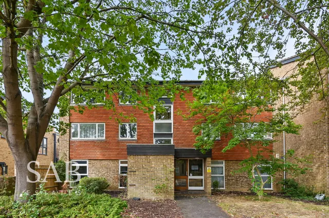 Buckingham Avenue, Perivale, UB6, photo 1