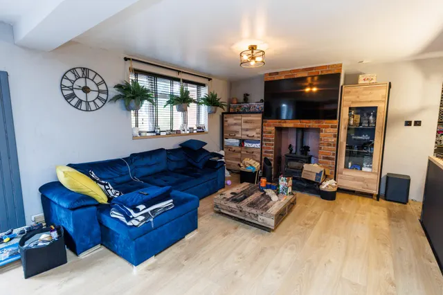Victoria Road, Wrexham, LL11, photo 2