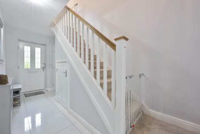 Ramshorn Close, Standish, photo 2