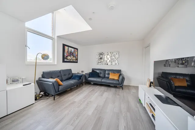 Photo 2 — Flat 7, 4 Edgewood Mews, LONDON
