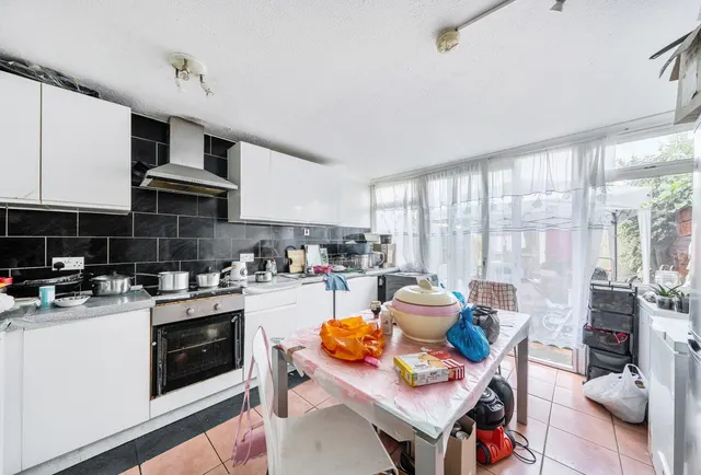 Photo 2 — Radnor Close, Mitcham, CR4 1XU