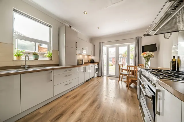 Salcombe Road, Ashford, TW15, photo 3