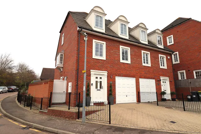 Rectory Garth, Rayleigh, Essex, SS6 8BB, photo 1