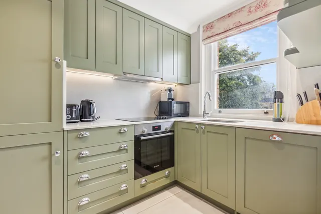 Aspley Road, London, SW18, photo 2