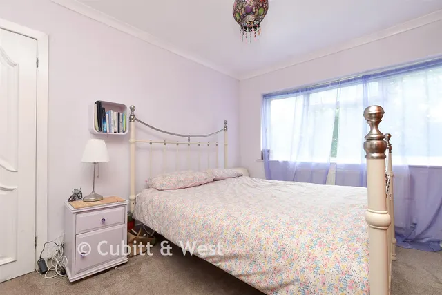 Court Avenue, Coulsdon, CR5, photo 3