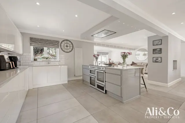 Photo 3 — Conrad Close, Grays, Essex, RM16 2TW