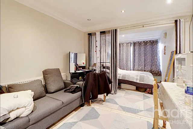 Barn Hill Estate, HA9, photo 2