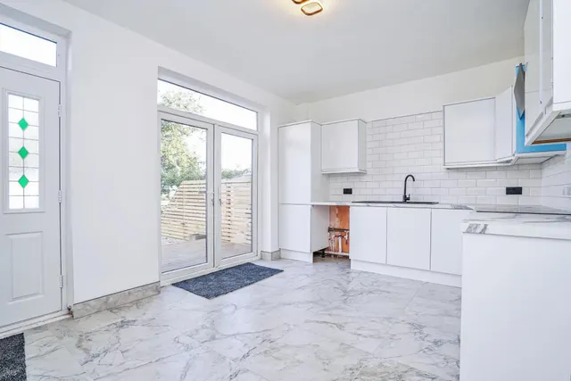 Leeds Road, Dewsbury, WF12, photo 3