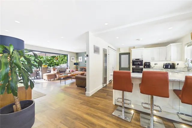 Springwood Lane, Burghfield Common, RG7, photo 2