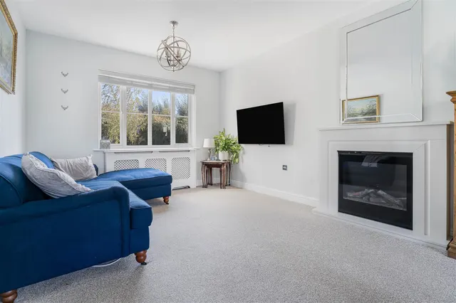 Alderton Close, Haverhill, CB9, photo 2