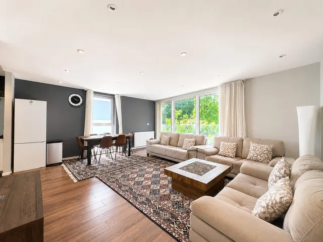 Loch Crescent, Nevis Court, HA8, photo 1