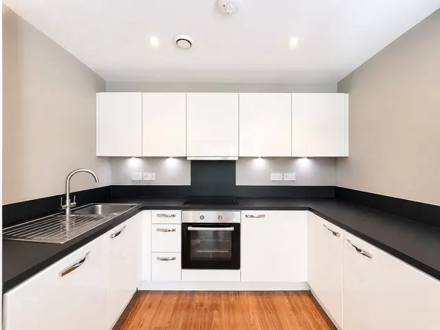 Loch Crescent, Nevis Court, HA8, photo 2