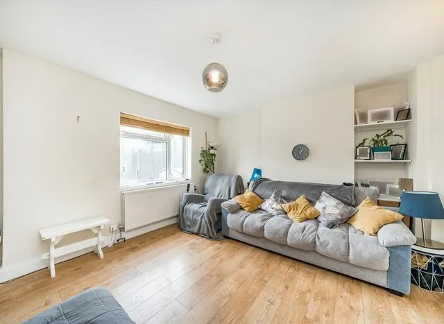 Syon Lane, Isleworth, TW7, photo 2