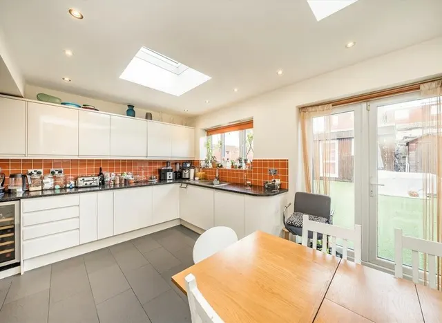 Syon Lane, Isleworth, TW7, photo 3