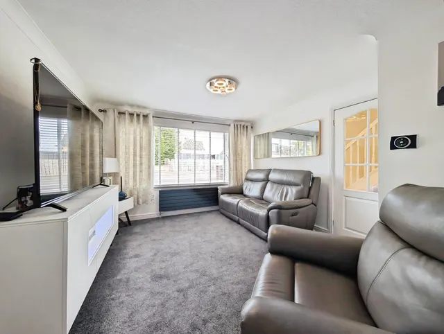 Greengairs Road, Airdrie, ML6, photo 2