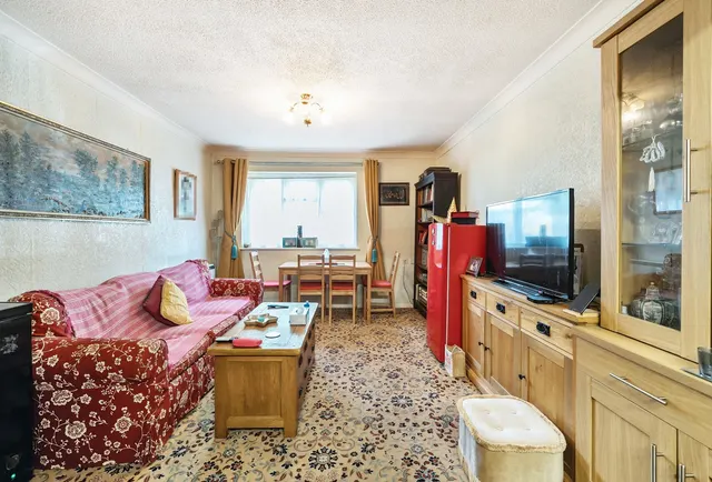 Chatsworth Place, Mitcham, CR4 4NG, photo 1