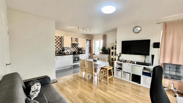 bed Apartment For SaleBennett Close, Hounslow, TW4, photo 3