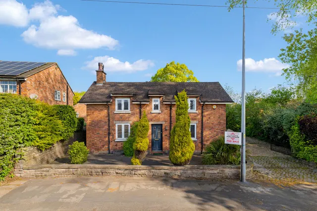 Chester Road, Macclesfield, photo 1