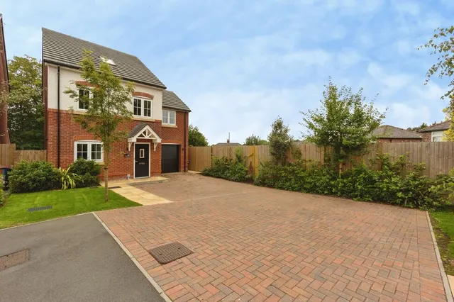 5 bedroom house — Denim Close, Swinton, Greater Manchester, M27