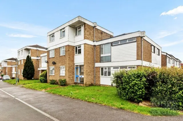 Five Acres, Harlow, photo 1