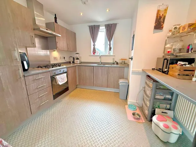 Photo 3 — Leyland Road, Dunstable LU6 1FF