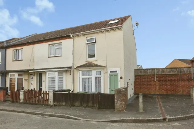 Westfield Road, Gosport, photo 1