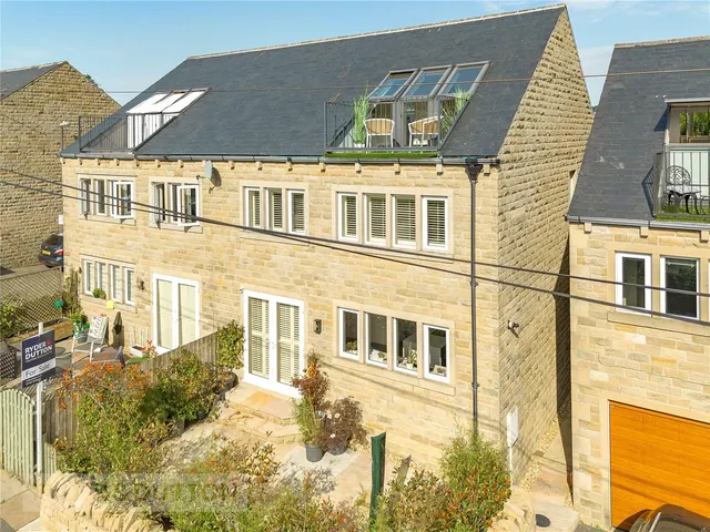 Oak Dene Close, Greenfield, OL3, photo 2