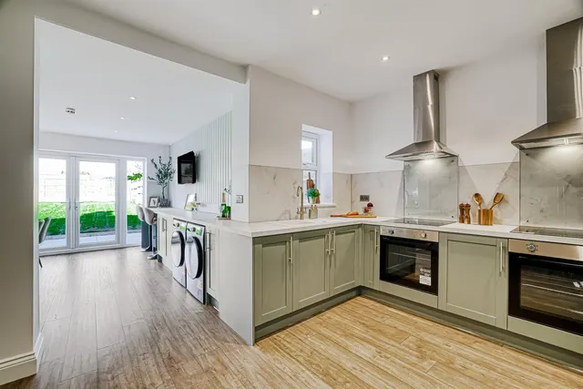 Thundersley Park Road, Benfleet, photo 1