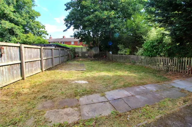Photo 2 — Poole Crescent, Leeds, West Yorkshire, LS15