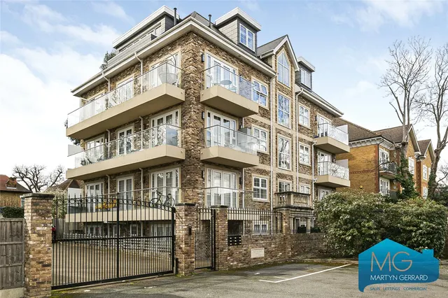 Freshfield Drive, Southgate, N14, photo 1