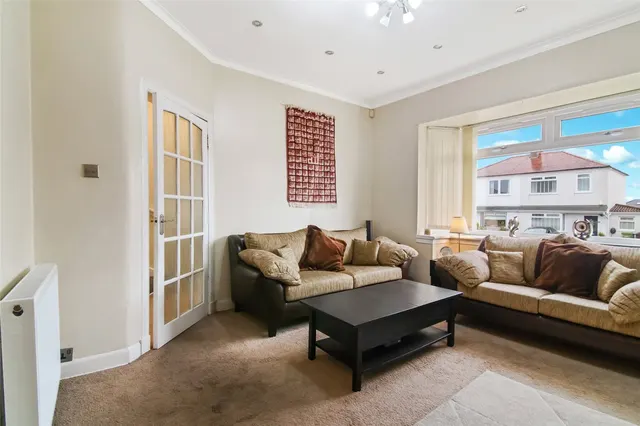 Photo 3 — Braefield Drive, Thornliebank, Glasgow, East Renfrewshire, G46