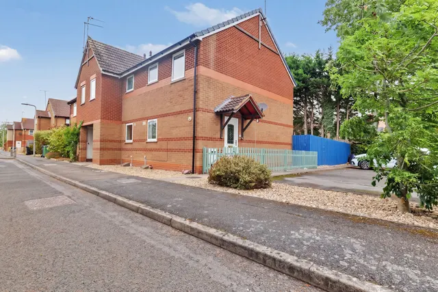 Pear Tree Gardens, Market Harborough, LE16, photo 1