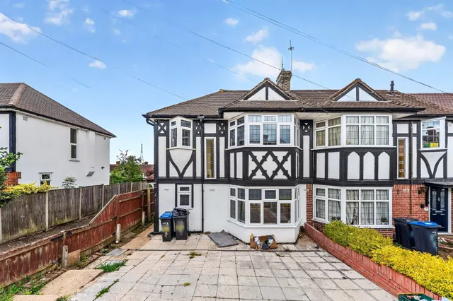 Kingsbridge Road, Morden, photo 1