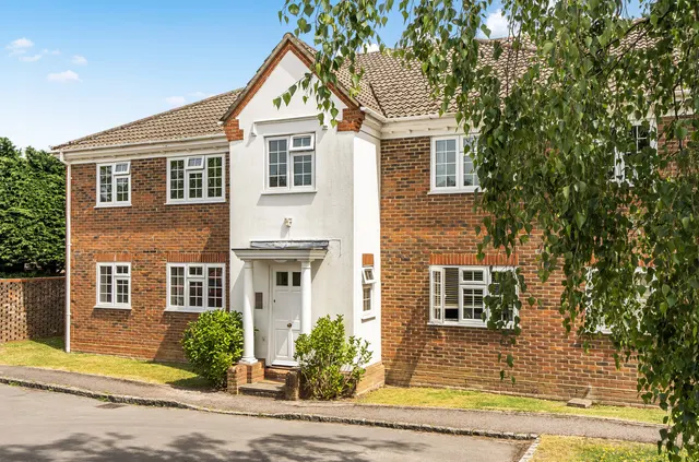 Alsford Close, Lightwater, Surrey, GU18 5LF, photo 1