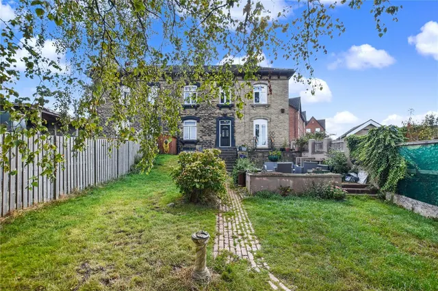 Vickersdale Grove, Stanningley, LS28, photo 1