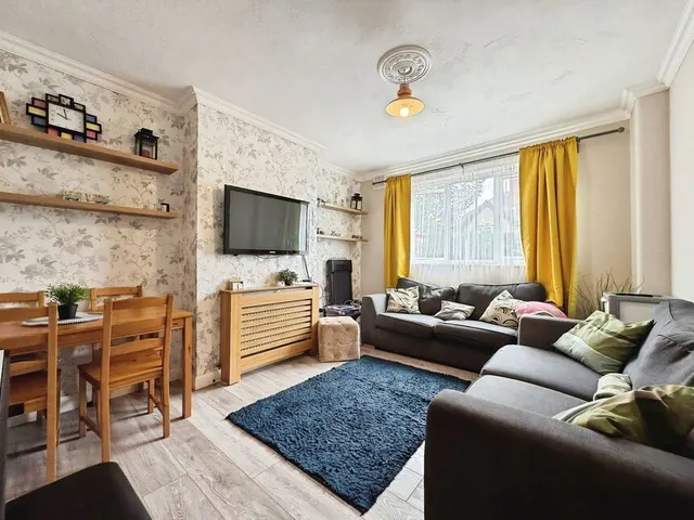 Photo 2 — Gregory Crescent, London, SE9