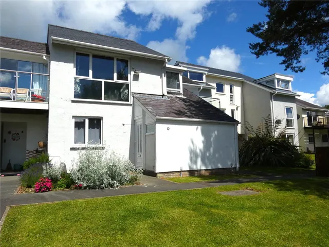 Ffordd Garnedd, Y Felinheli, LL56, photo 1