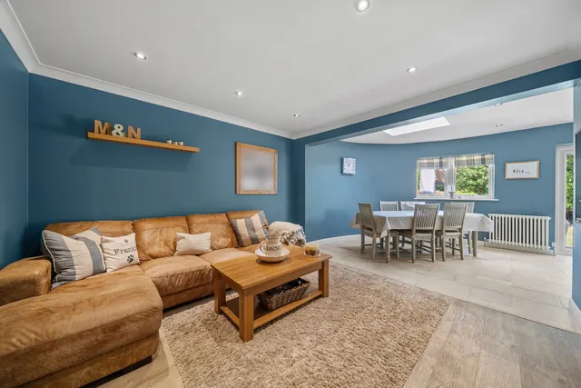 Rosefield Gardens, Ottershaw, KT16, photo 2