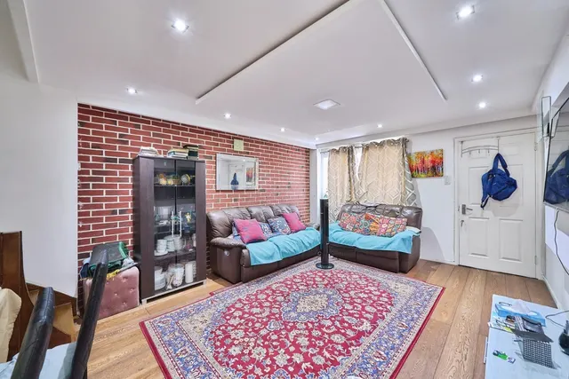 Photo 2 — Pintail Road, Woodford Green, IG8