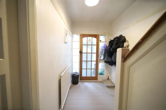 Photo 3 — Chaucer Close, London N11 1AU