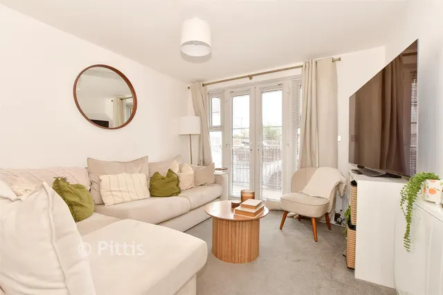 Albert Way, East Cowes, PO32, photo 2