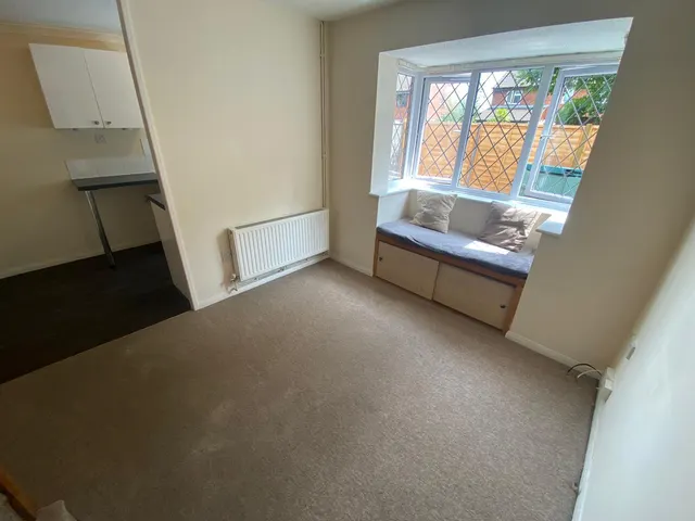 Risingham Mead, Westlea, SN5, photo 3