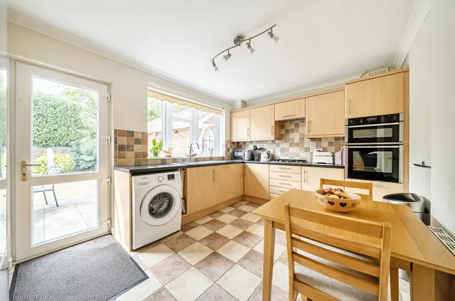 Hocombe Drive, Chandler's Ford, SO53, photo 3