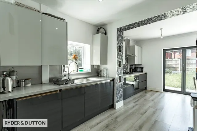 Dicken Green, Queensway, OL11, photo 1