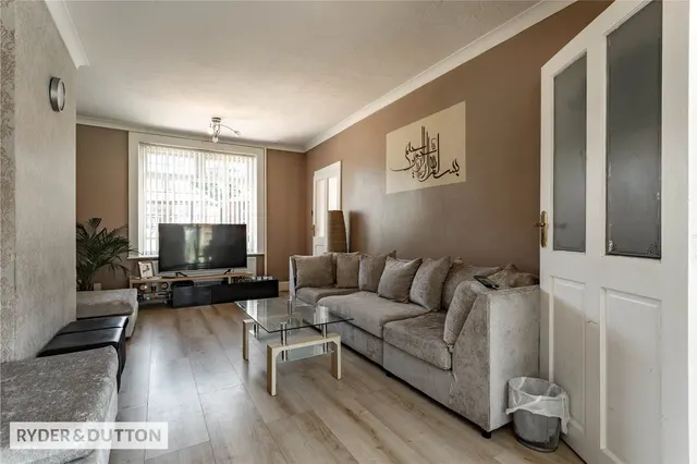 Dicken Green, Queensway, OL11, photo 3