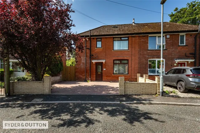 Dicken Green, Queensway, OL11, photo 2