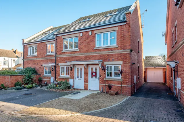 West Byfleet, KT14, photo 3