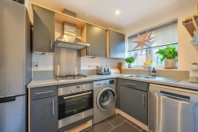West Byfleet, KT14, photo 2