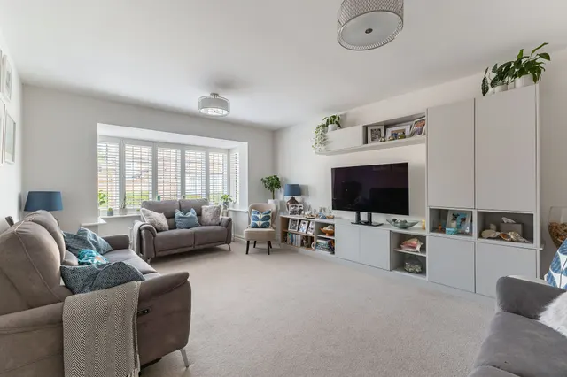 Beagle Lane, Cranleigh, GU6, photo 2